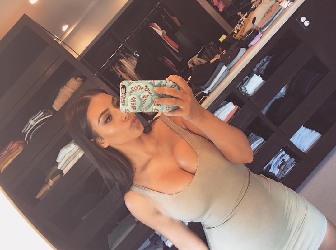 Kim-Kardashian-Selfies-3