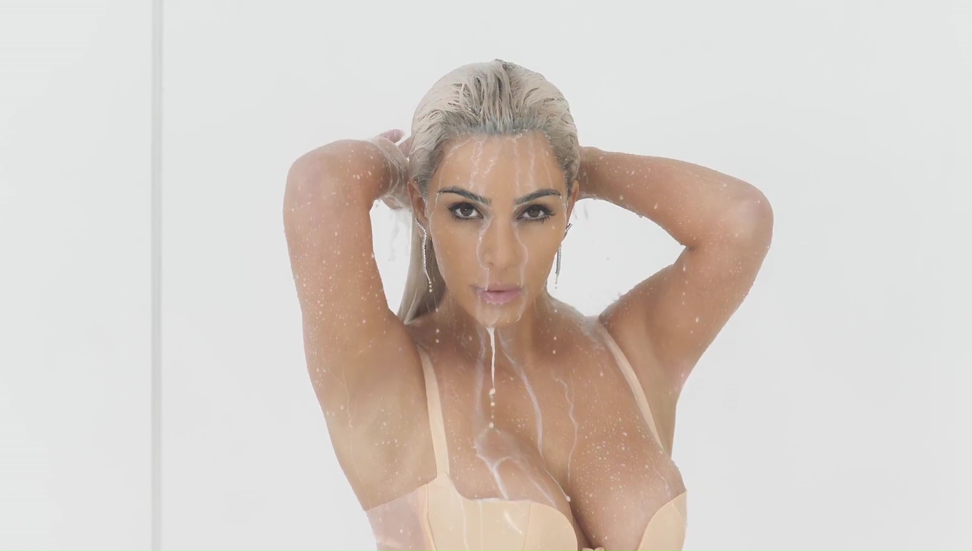 Kim-Kardashian-Sexy-3-1 (3)