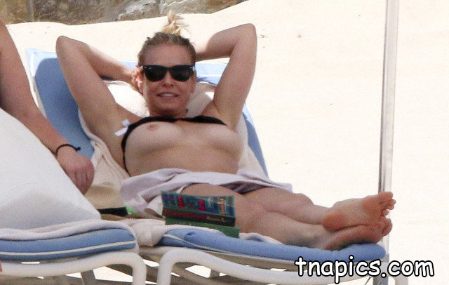 Chelsea Handler Nude 21