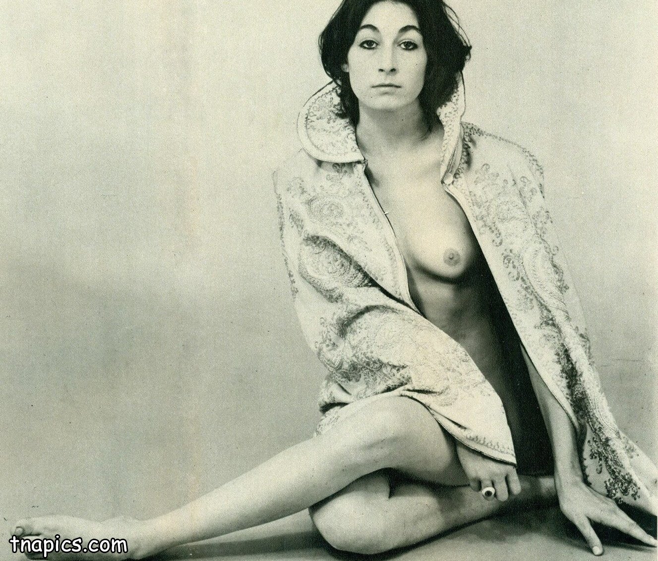 Anjelica Huston Nude 6