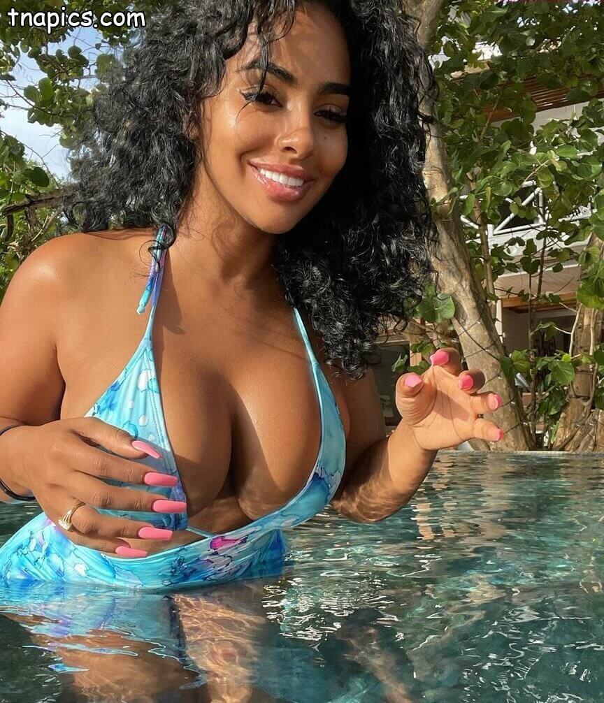 Ayisha Diaz Nude 20