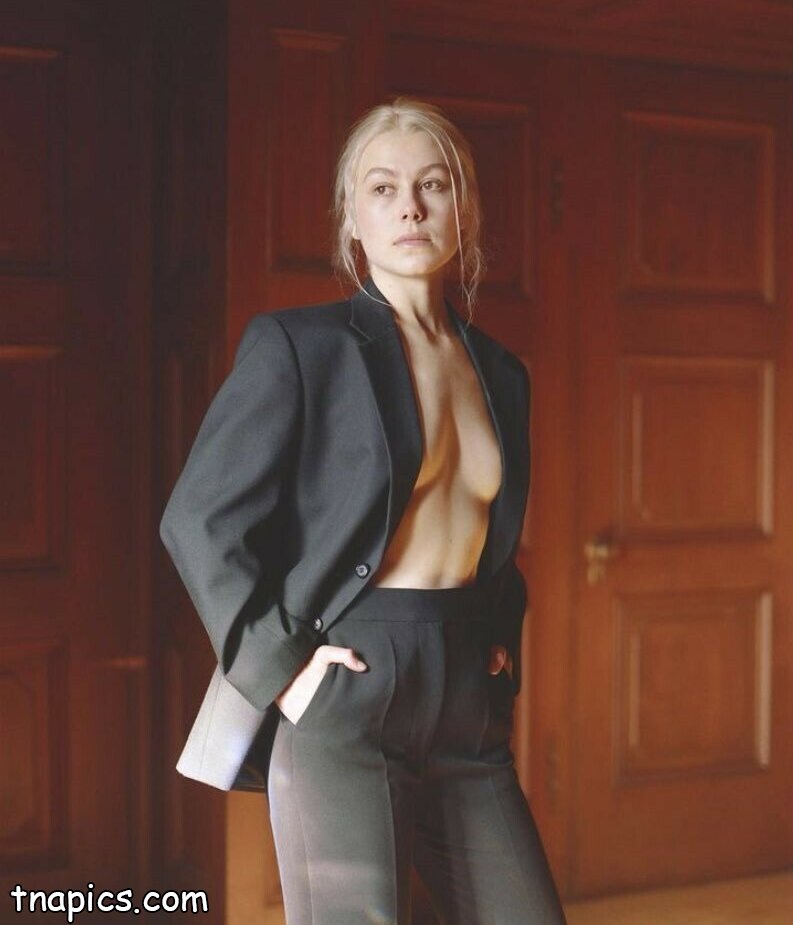 Phoebe Bridgers Nude 33