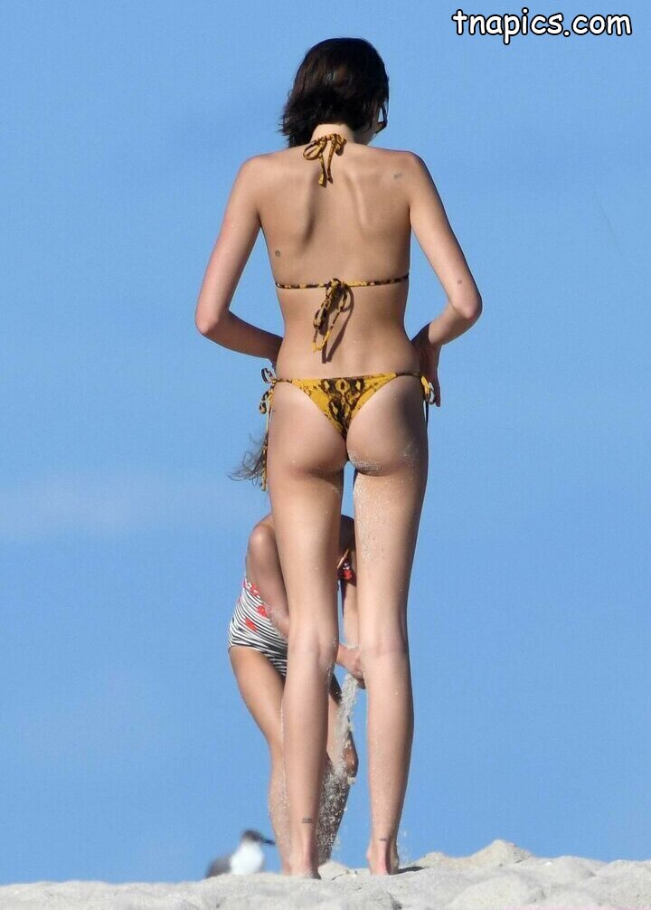 Kaia Gerber Nude 27