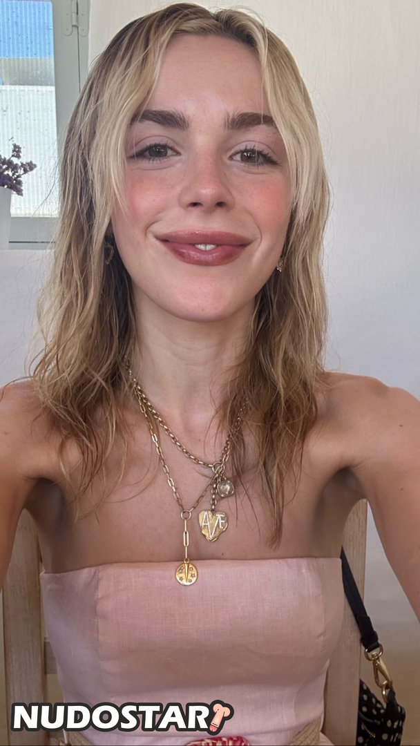 Kiernan Shipka Leaked Photo 17