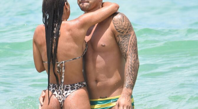 Jade Pywell & Ridge Barredo Pack on the PDA During a Date on Cronulla Beach in Sydney (112 Photos)