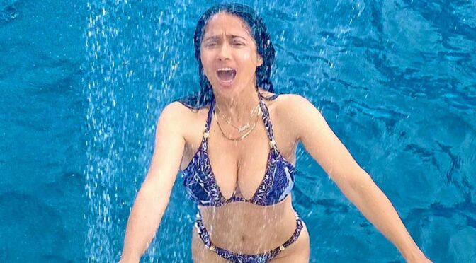 Salma Hayek Hot (3 Photos)