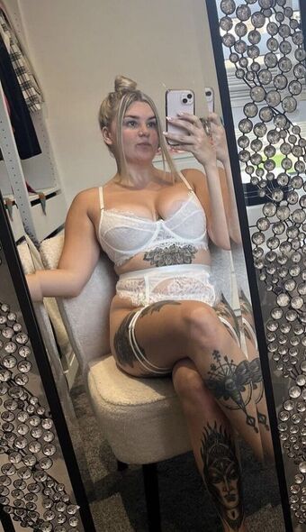 Hollie Jakeway Nude Leaks OnlyFans Photo 3