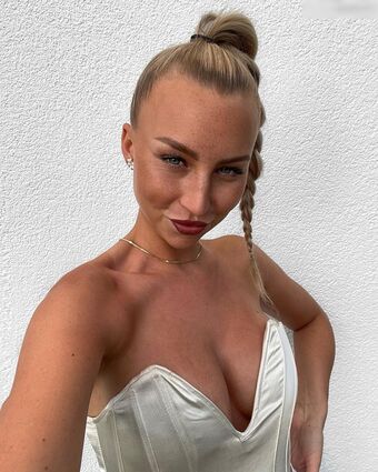 laura.vtsch Nude Leaks OnlyFans Photo 15