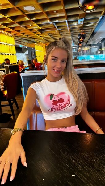 Louisemarshallx Nude Leaks OnlyFans Photo 68