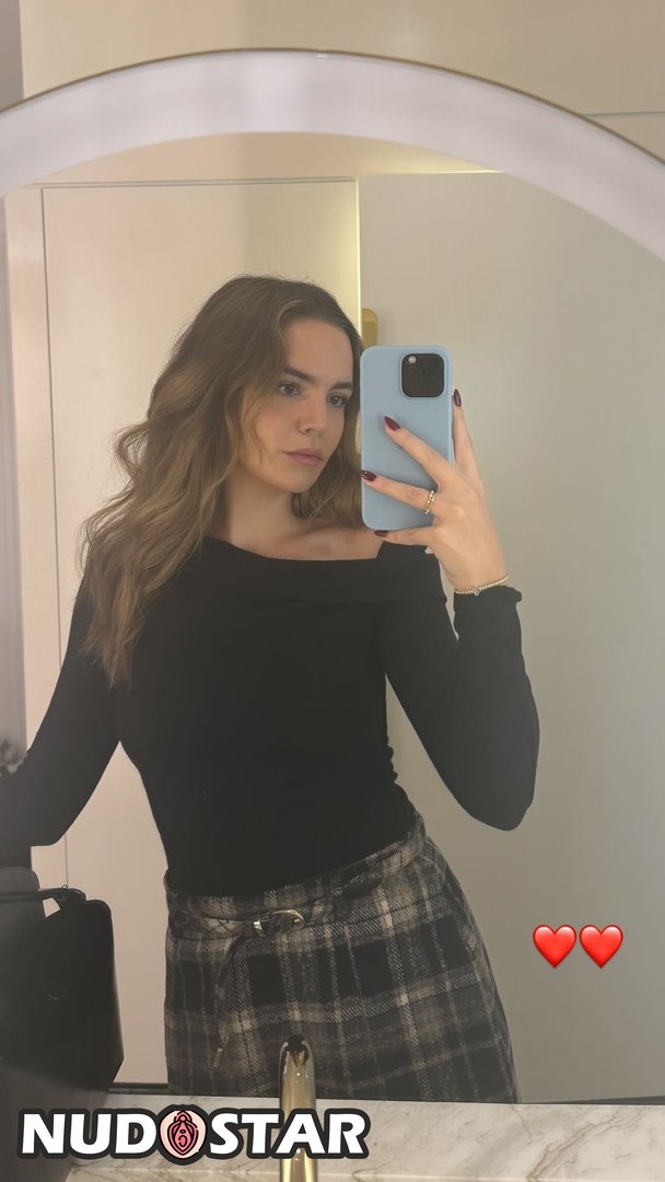 Bailee Madison Leaked Photo 8