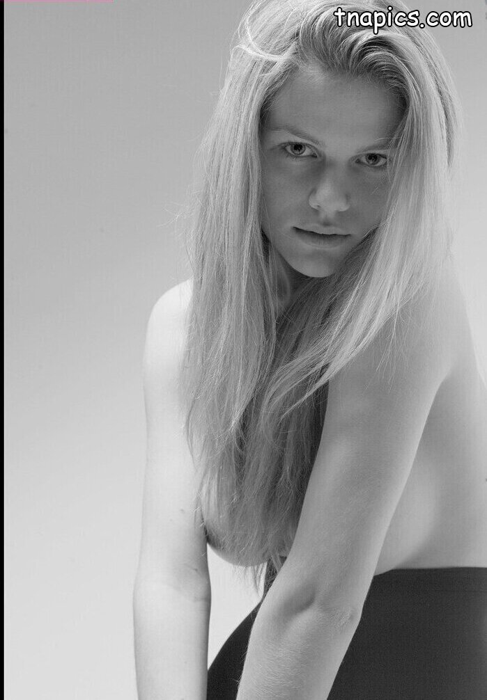 Brooklyn Decker Nude Pics 60