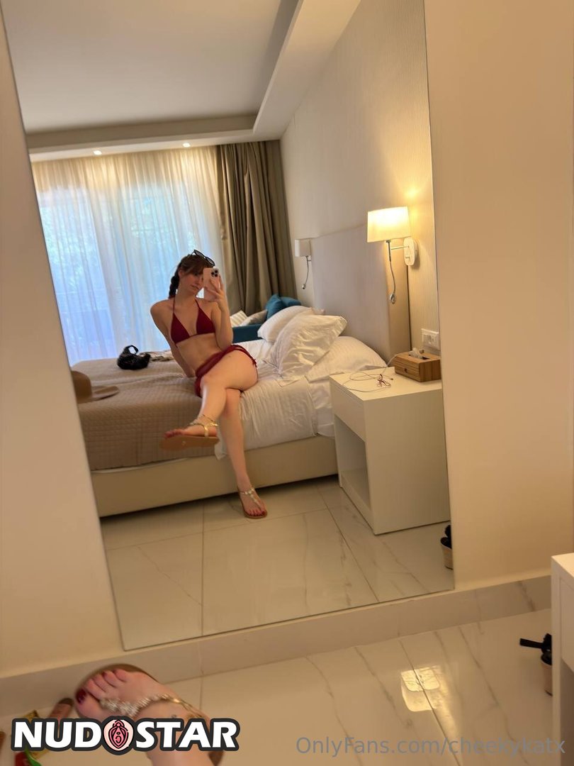 Cheekykatx Leaked Photo 15