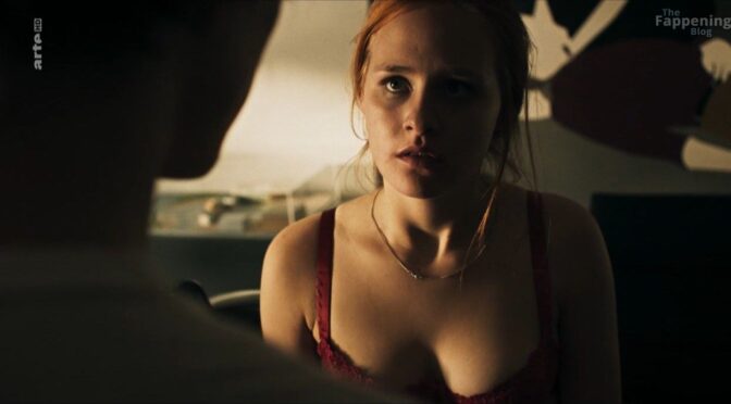 Lucie Hollmann Sexy (6 Pics)