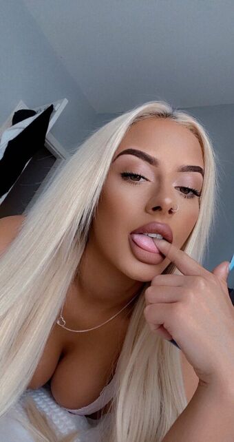 Amy Ellerington Nude Leaks OnlyFans Photo 5