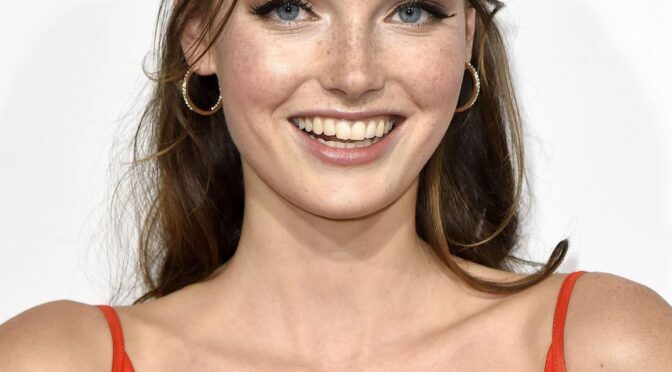 Celine Bethmann Sexy (24 Photos)