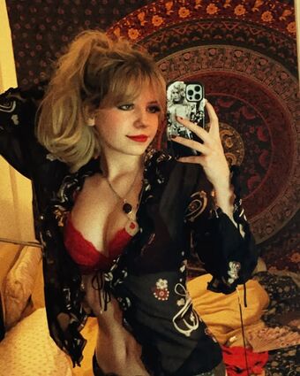 Connie Mclean Nude Leaks OnlyFans Photo 4