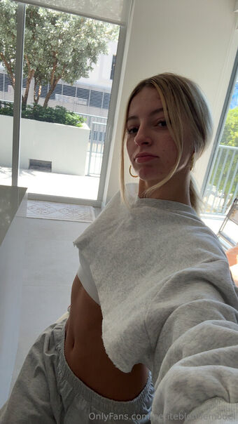 petiteblondemodel Nude Leaks OnlyFans Photo 34