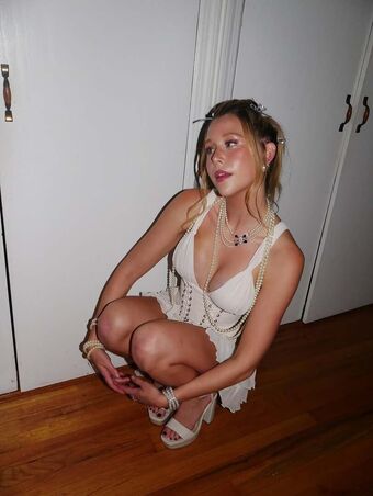 Miranda McKeon Nude Leaks OnlyFans Photo 23