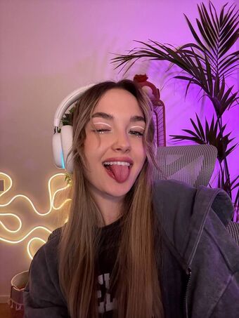 uuraniummm Nude Leaks OnlyFans Photo 2