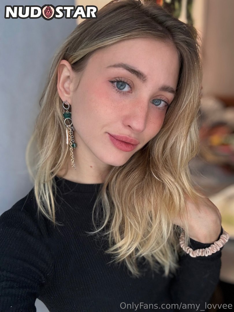 Amy_Lovvee Leaked Photo 13