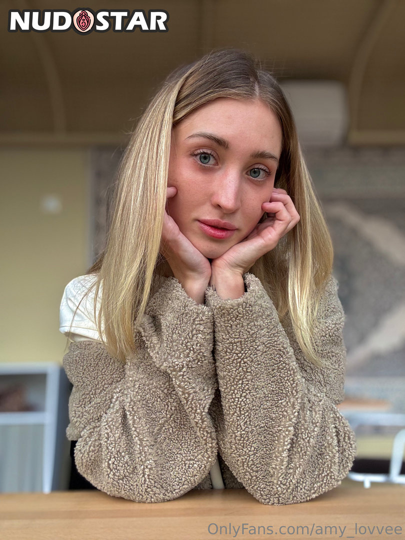 Amy_Lovvee Leaked Photo 9