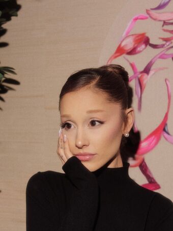Ariana Grande Nude Leaks OnlyFans Photo 381