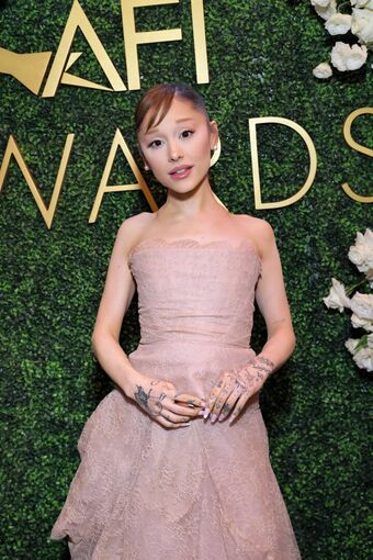 Ariana Grande Nude Leaks OnlyFans Photo 377