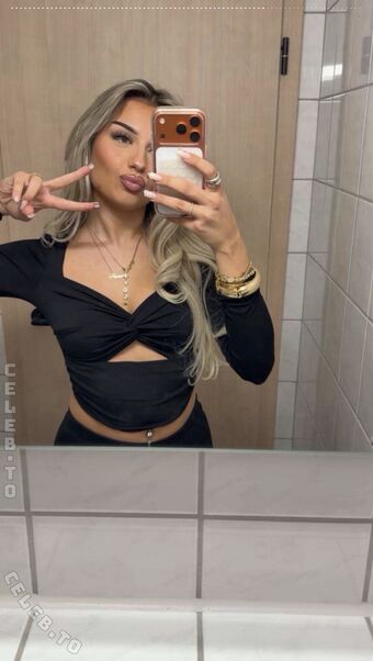 avendaaxs Nude Leaks OnlyFans Photo 32