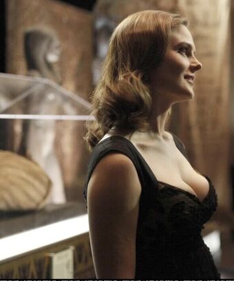 Emily Deschanel Nude Leaks OnlyFans Photo 54