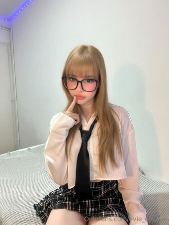 Evie_college Nude Leaks OnlyFans Photo 4