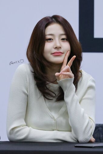 Huh Yunjin 허윤진 Nude Leaks OnlyFans Photo 167