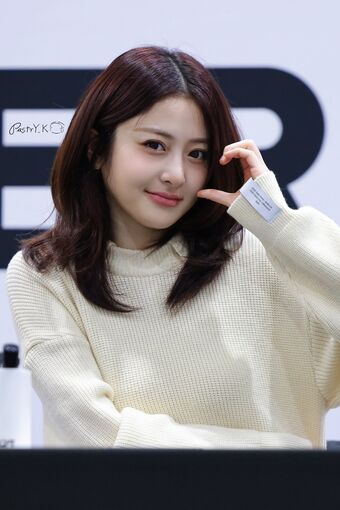 Huh Yunjin 허윤진 Nude Leaks OnlyFans Photo 168