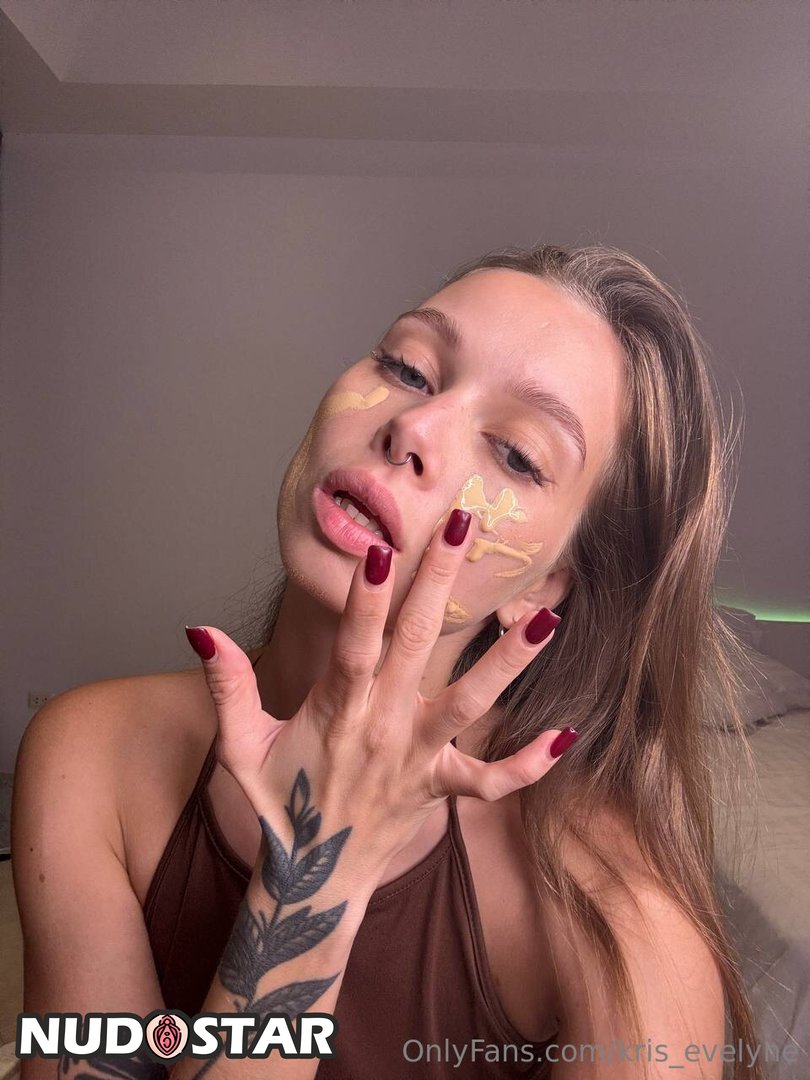 Kris_Evelyne Leaked Photo 20