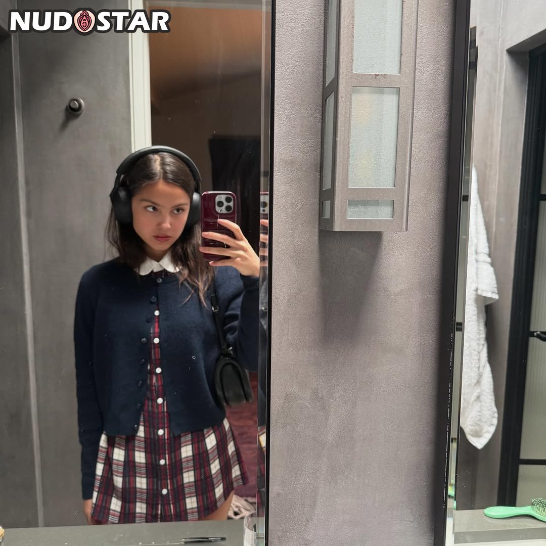 Olivia_Rodrigo Leaked Photo 7