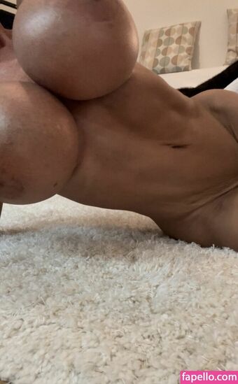 QueenMuscleBoobs Nude Leaks OnlyFans Photo 1