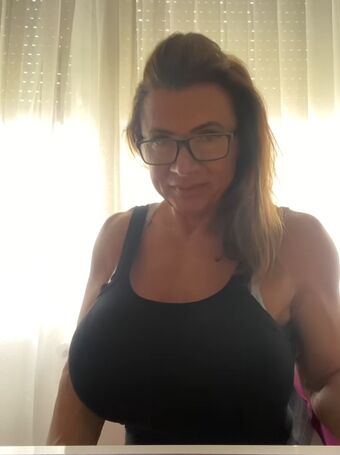 QueenMuscleBoobs Nude Leaks OnlyFans Photo 5
