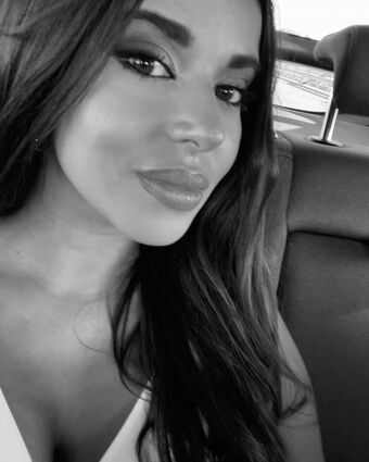 Sarah Perez Santaolalla Nude Leaks OnlyFans Photo 16