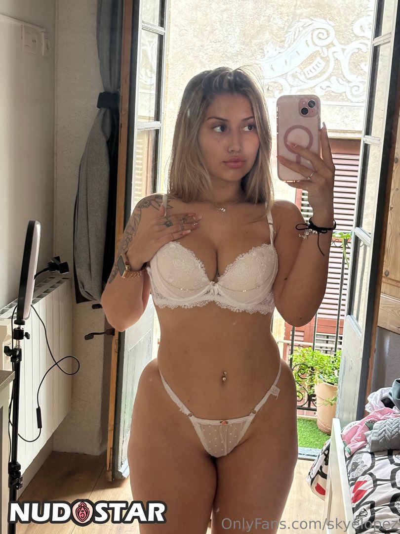 Skyelopez Leaked Photo 6