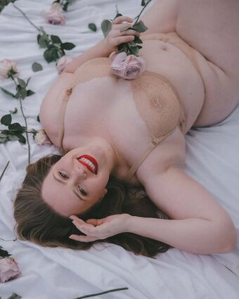 Vera Thorne Nude Leaks OnlyFans Photo 3