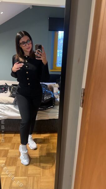 Yasmin-Blue Nude Leaks OnlyFans Photo 3