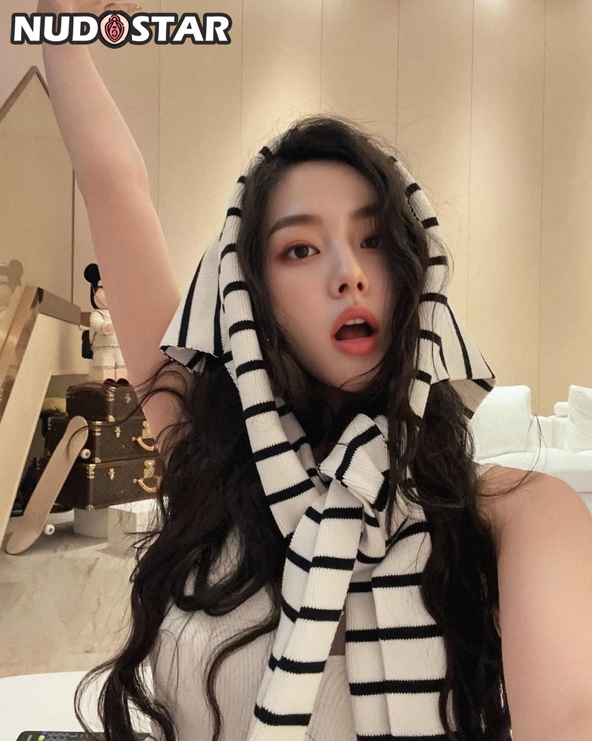 Autumn_Rain_Drops Leaked Photo 4