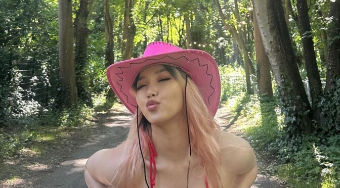 Anhmaa Battur Sexy (18 Photos)