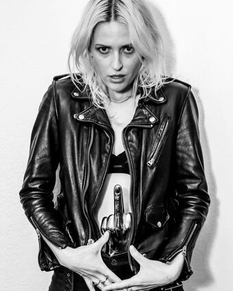 Emily Armstrong Nude Leaks OnlyFans Photo 13