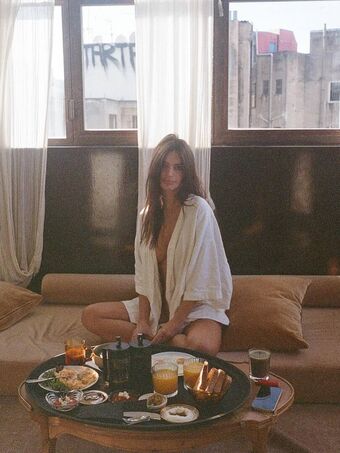 Emily Ratajkowski Nude Leaks OnlyFans Photo 810