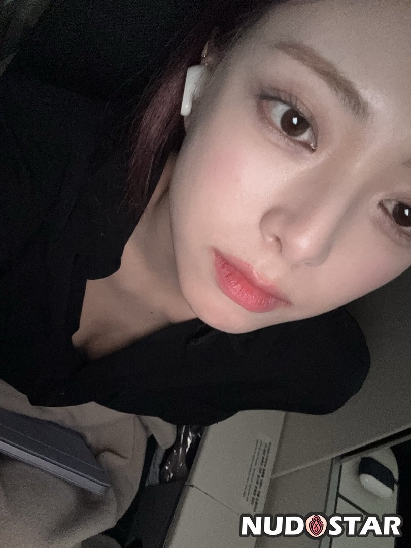 Itzy_All_In_Us Leaked Photo 12