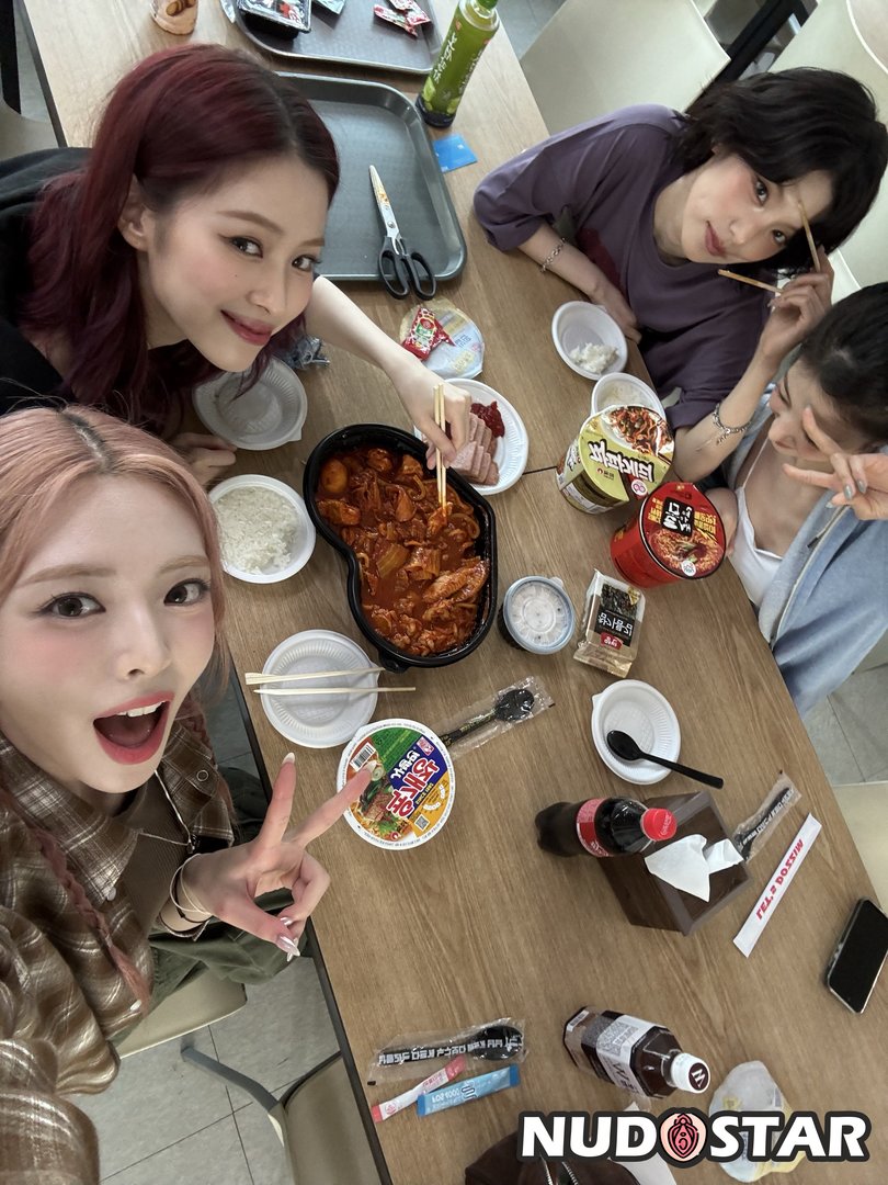 Itzy_All_In_Us Leaked Photo 17