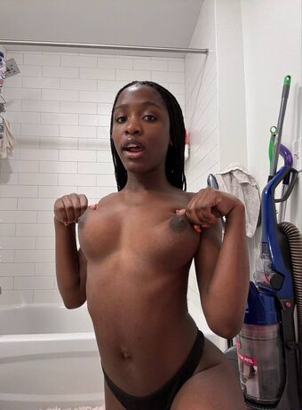 Queen Hearts Girls Nude Leaks OnlyFans Photo 1