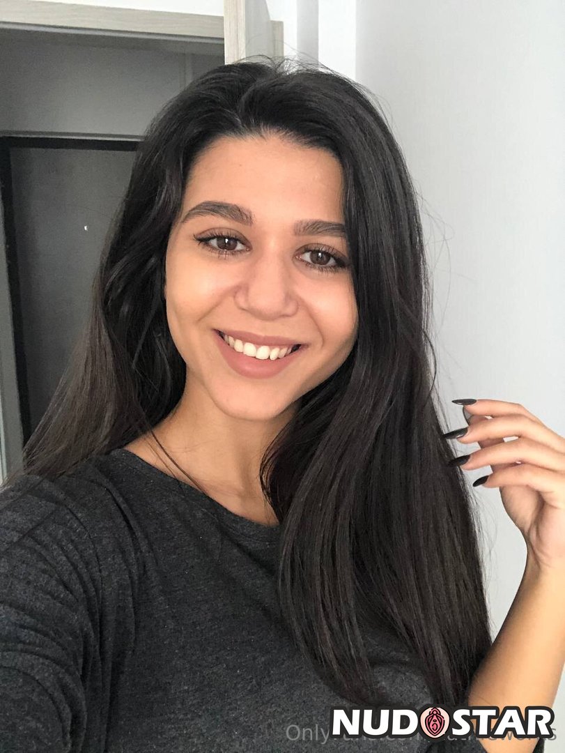 Lorna22333 Leaked Photo 13