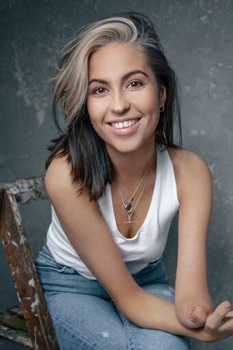 Rhiannon Clements Nude Leaks OnlyFans Photo 3