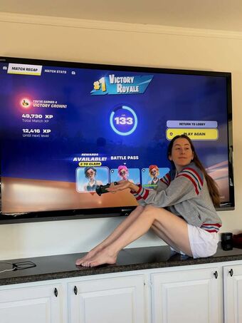 Alana Haim Nude Leaks OnlyFans Photo 7